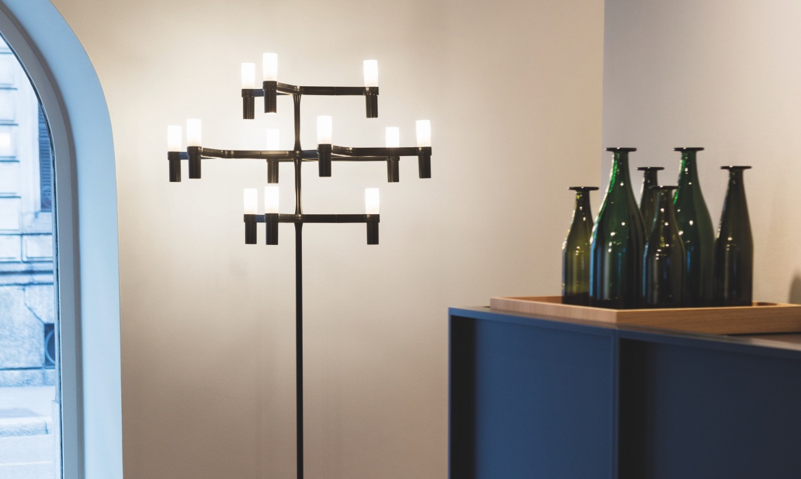 Crown Floor schwarz (Ausstellungsstück)