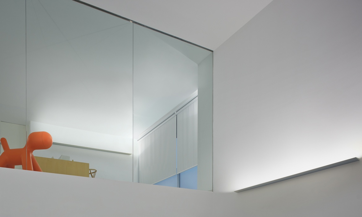 Thin LED