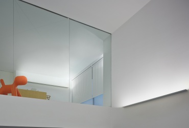 Thin LED