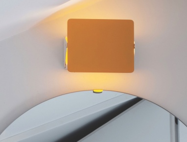 Applique À Volet Pivotant